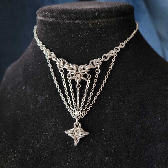 Silver shooting star necklace with a small silver chain - Picture 6 of 9